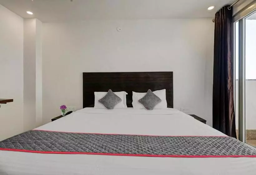 ホテル Super Townhouse Tipsyy Near Bestech Central Square Mall