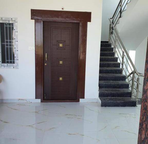 Jr Service Apartment