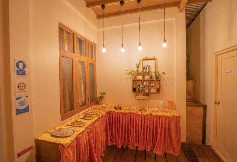 پانسیون Coral Beach Maldives