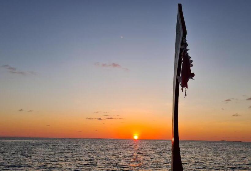 پانسیون Coral Beach Maldives