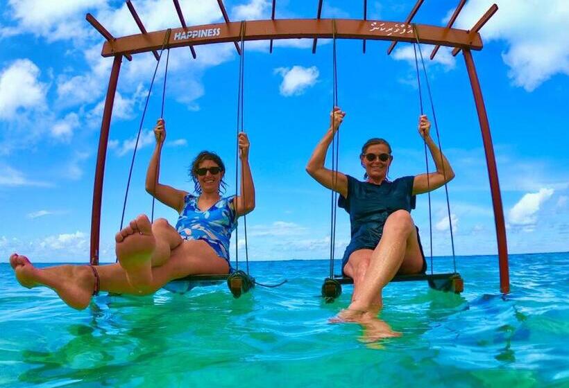 پانسیون Coral Beach Maldives