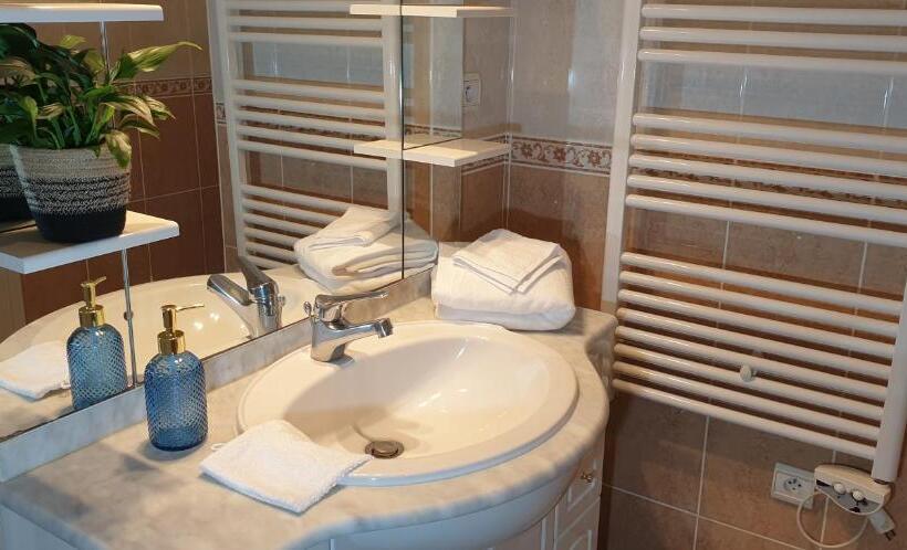 تختخواب و صبحانه Château De Grandmont