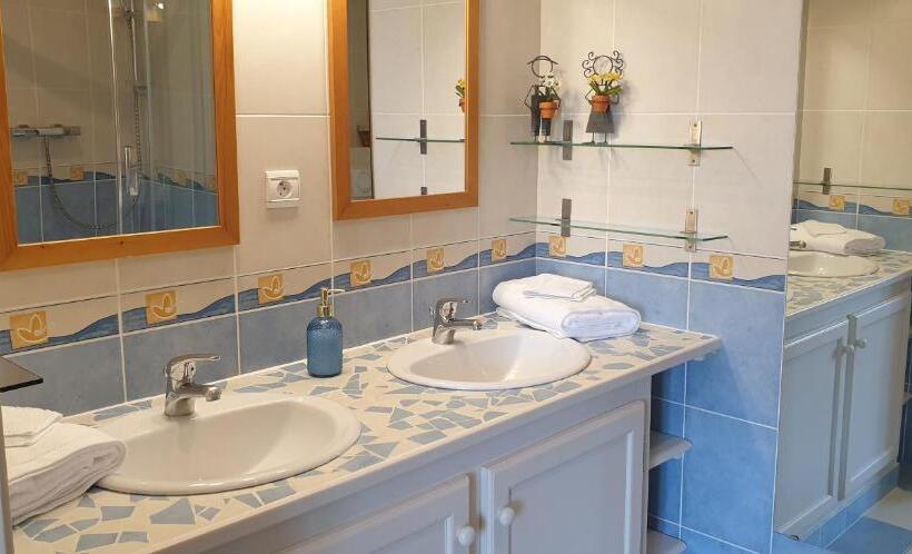 تختخواب و صبحانه Château De Grandmont