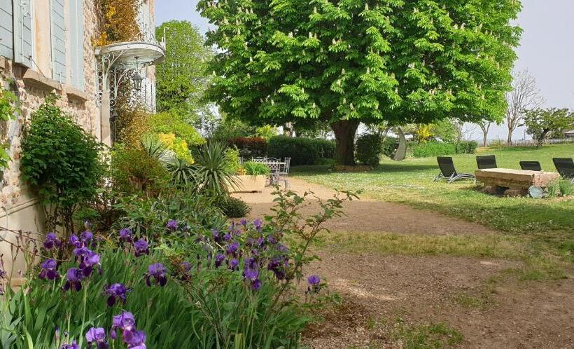تختخواب و صبحانه Château De Grandmont