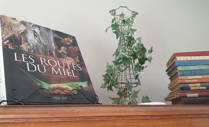 تختخواب و صبحانه Château De Grandmont