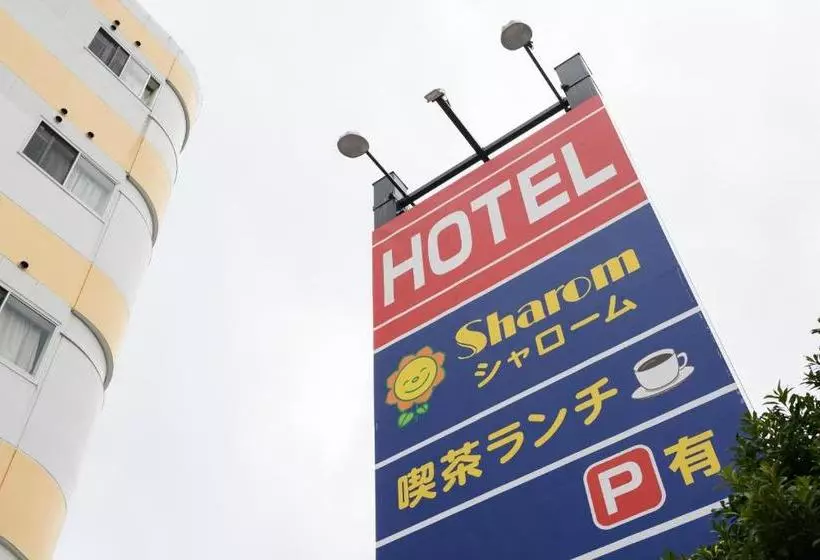 ホテル Oyo Sharom