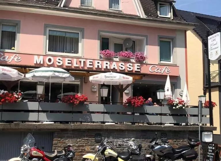 ペンション Cafe Moselterrasse