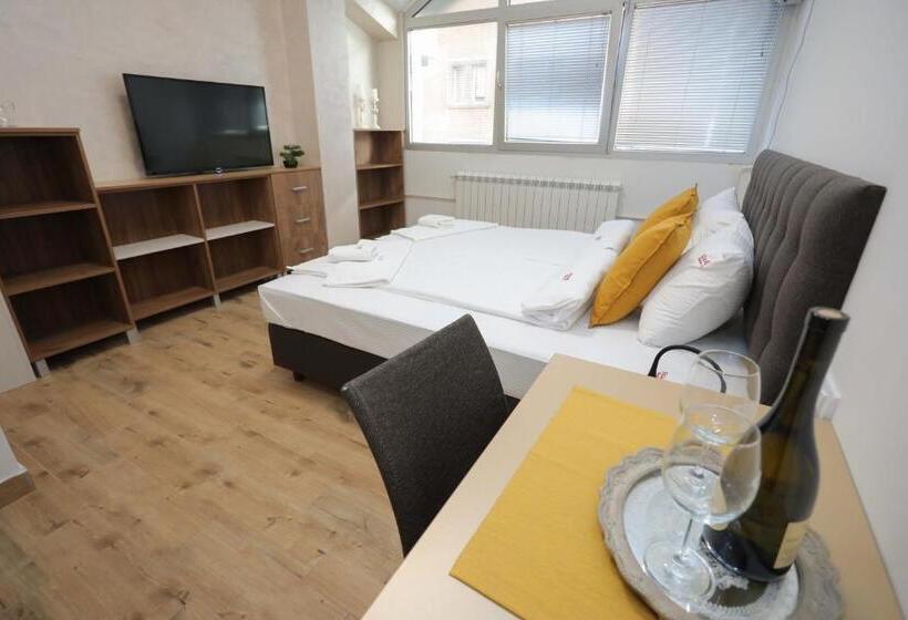 تختخواب و صبحانه Palace Megdan