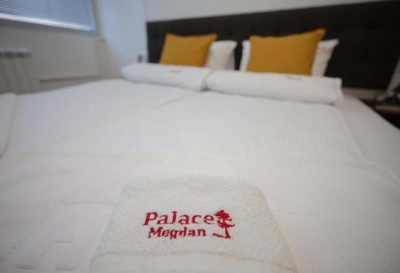 تختخواب و صبحانه Palace Megdan