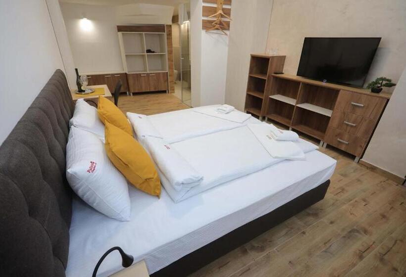 تختخواب و صبحانه Palace Megdan