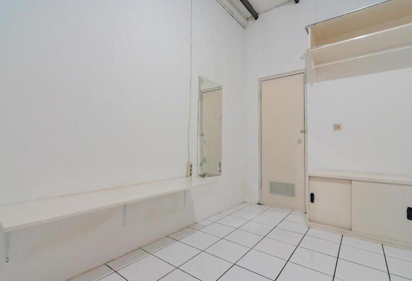 בית מלון כפרי Koolkost Female Syariah Near Parahyangan University 3 (minimum Stays 6 Nights)