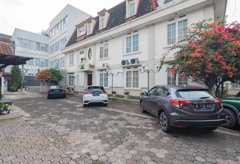 ホテル Koolkost Female Syariah Near Parahyangan University 3 (minimum Stays 6 Nights)
