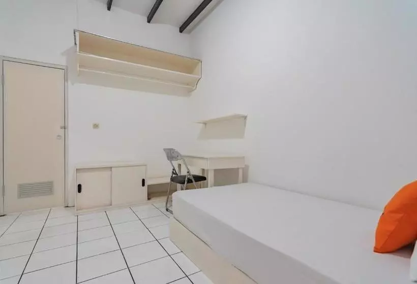 ホテル Koolkost Female Syariah Near Parahyangan University 3 (minimum Stays 6 Nights)