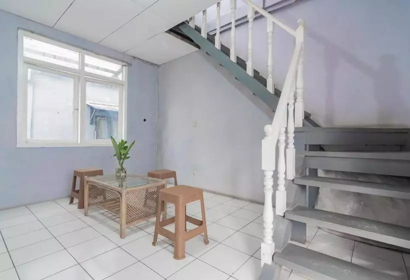 ホテル Koolkost Female Syariah Near Parahyangan University 3 (minimum Stays 6 Nights)