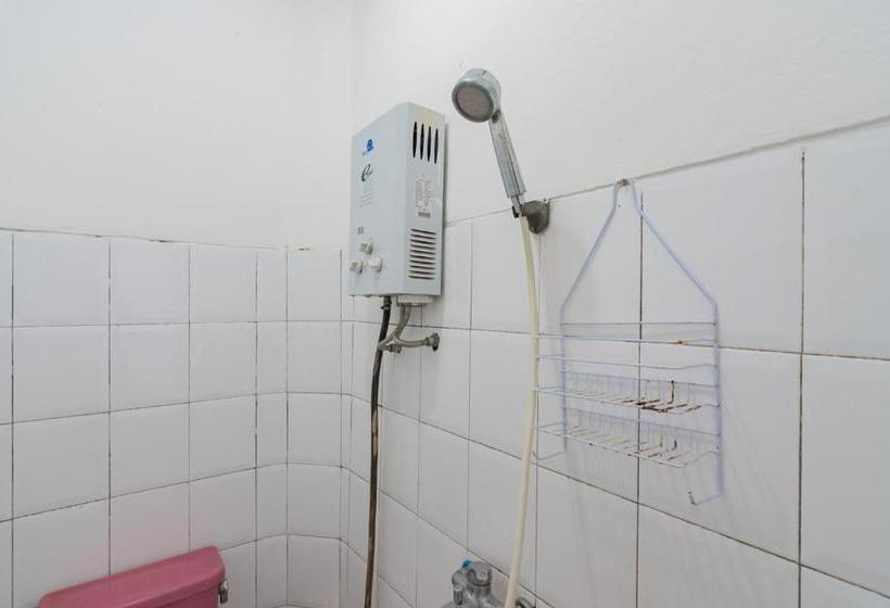 בית מלון כפרי Koolkost Female Syariah Near Parahyangan University 3 (minimum Stays 6 Nights)