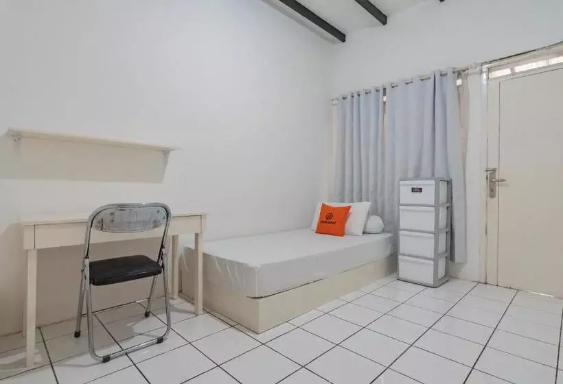 ホテル Koolkost Female Syariah Near Parahyangan University 3 (minimum Stays 6 Nights)