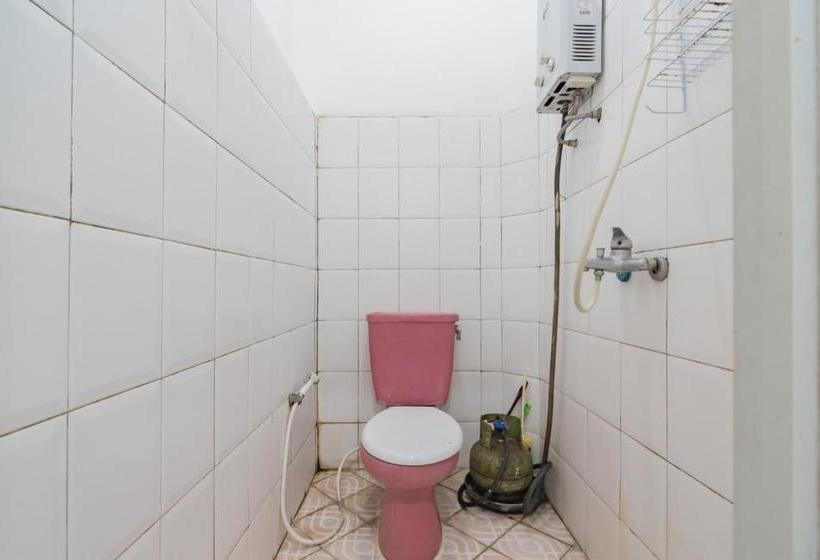 בית מלון כפרי Koolkost Female Syariah Near Parahyangan University 3 (minimum Stays 6 Nights)