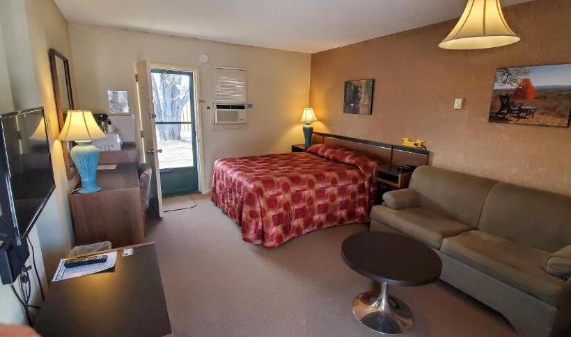 モーテル Pinewood Inn