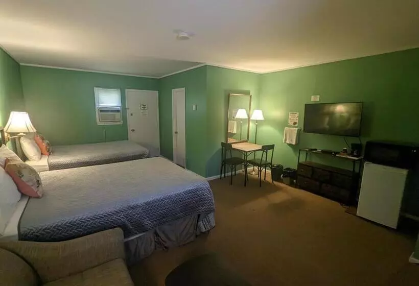 Motelli Pinewood Inn