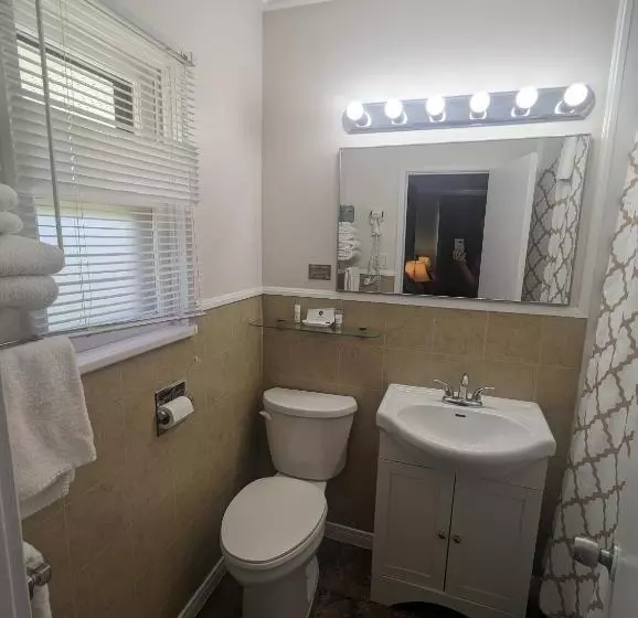 Motelli Pinewood Inn