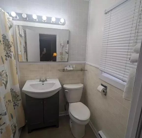 Motelli Pinewood Inn