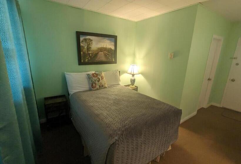 モーテル Pinewood Inn