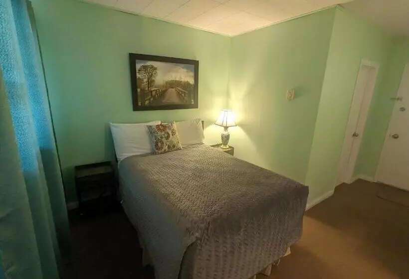 Motelli Pinewood Inn