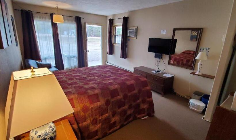 モーテル Pinewood Inn