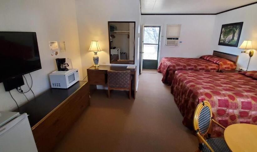 モーテル Pinewood Inn