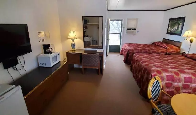 Motelli Pinewood Inn