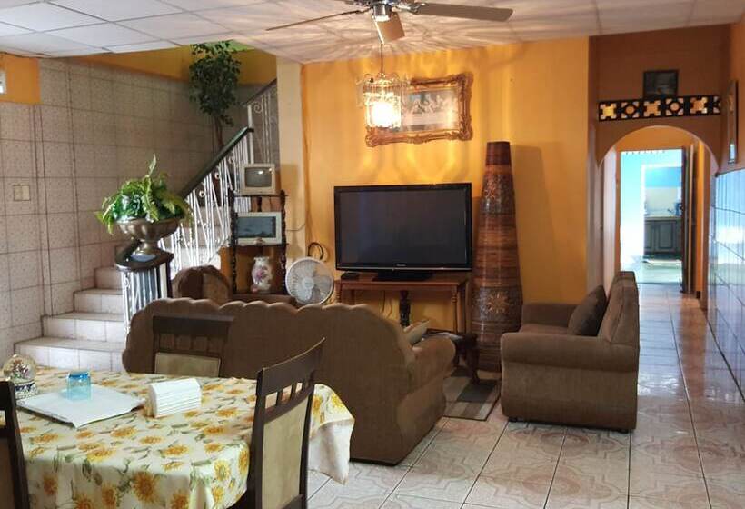 پانسیون Caribbean Tourist Villa Guest House