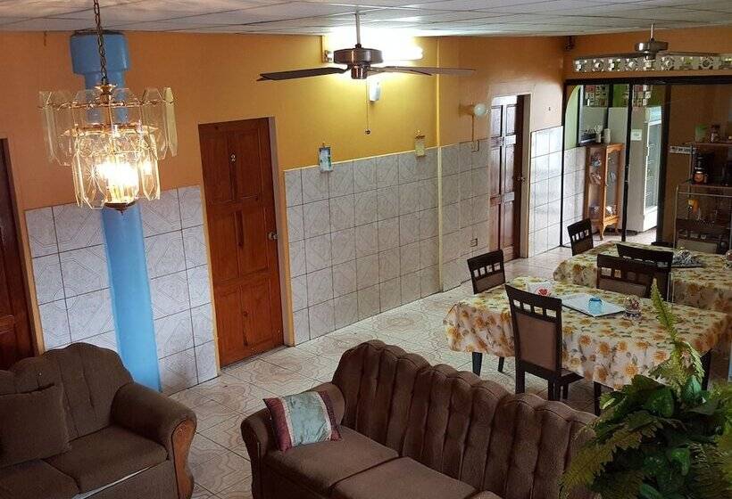 پانسیون Caribbean Tourist Villa Guest House