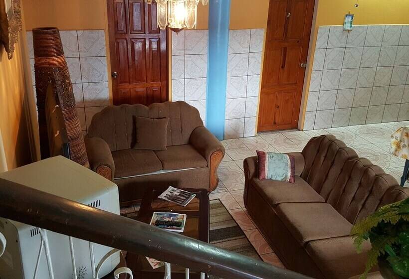 پانسیون Caribbean Tourist Villa Guest House