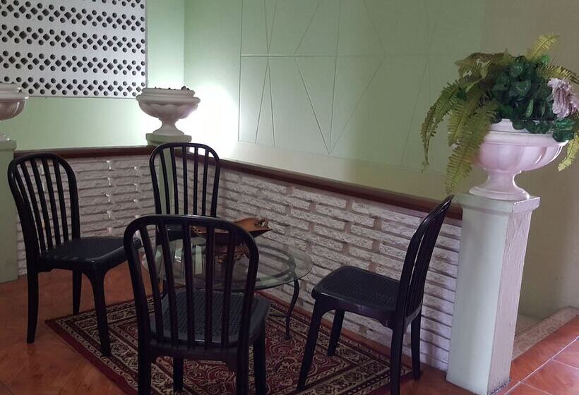 پانسیون Caribbean Tourist Villa Guest House