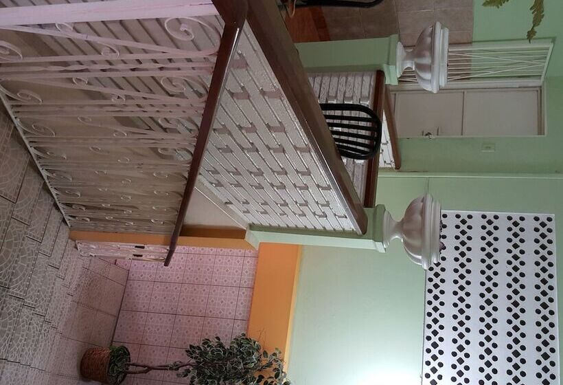 پانسیون Caribbean Tourist Villa Guest House