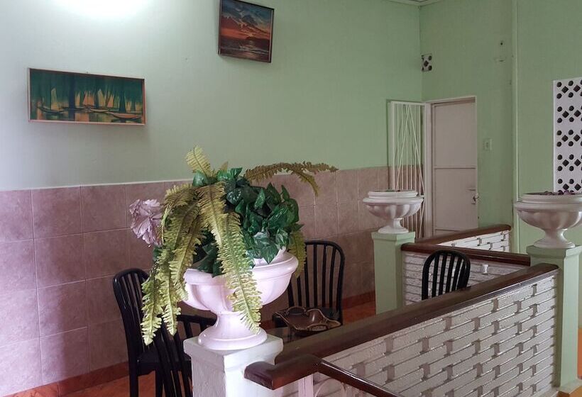 پانسیون Caribbean Tourist Villa Guest House