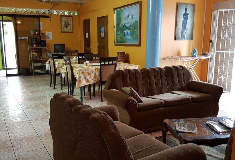 پانسیون Caribbean Tourist Villa Guest House