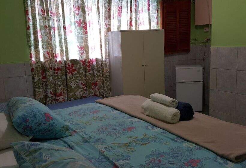 پانسیون Caribbean Tourist Villa Guest House