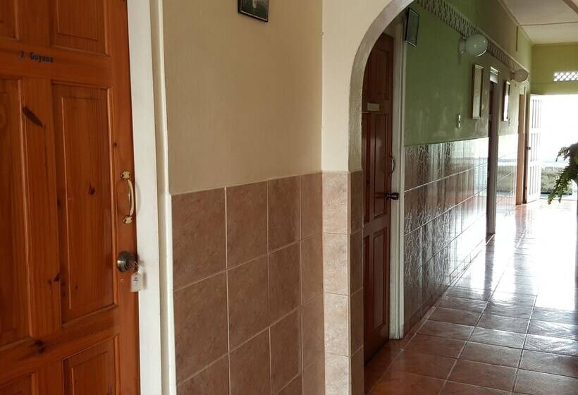 پانسیون Caribbean Tourist Villa Guest House