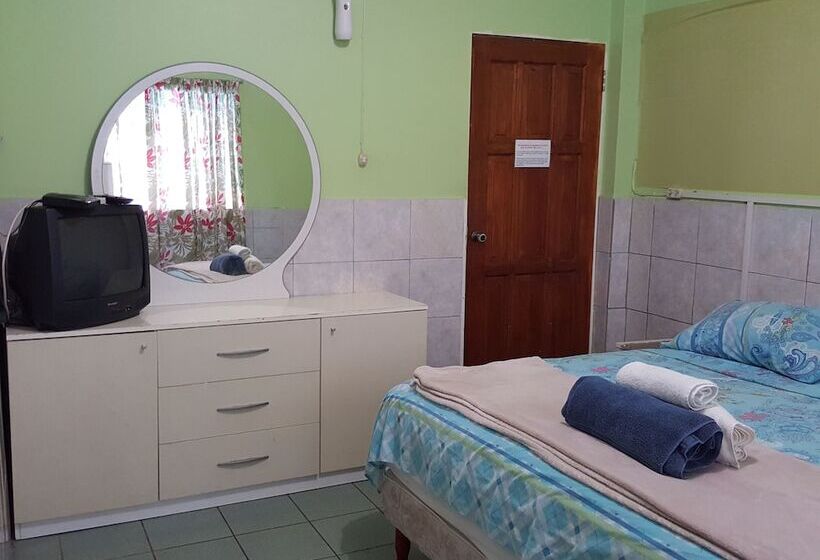 پانسیون Caribbean Tourist Villa Guest House