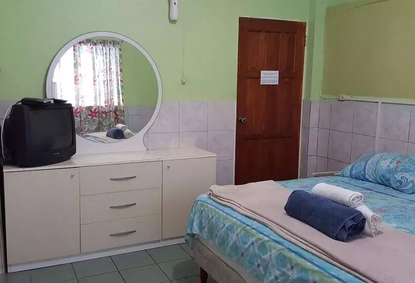 پانسیون Caribbean Tourist Villa Guest House