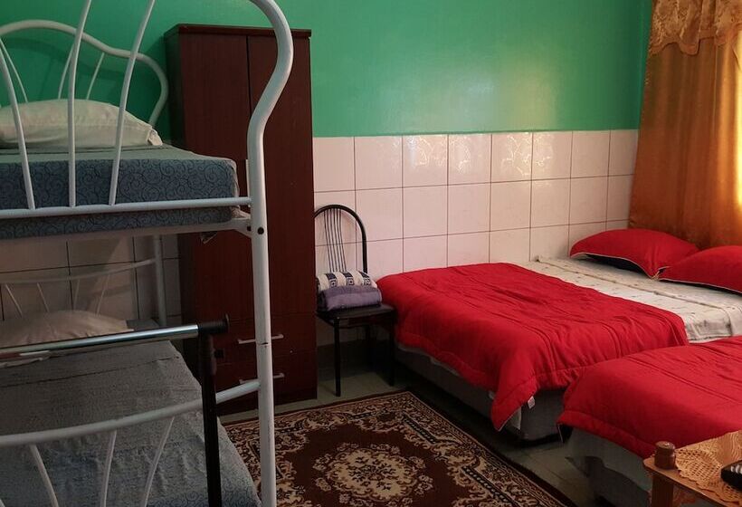 پانسیون Caribbean Tourist Villa Guest House