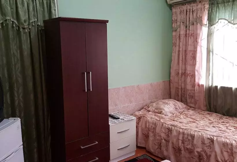 پانسیون Caribbean Tourist Villa Guest House