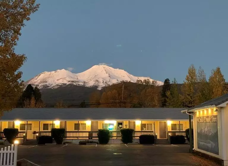 Retkeilymaja Cold Creek Inn