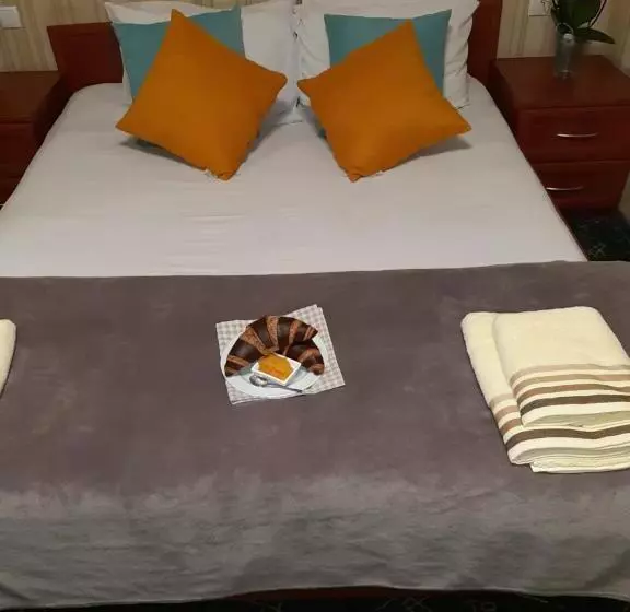 Hotelli готель опалковий замок