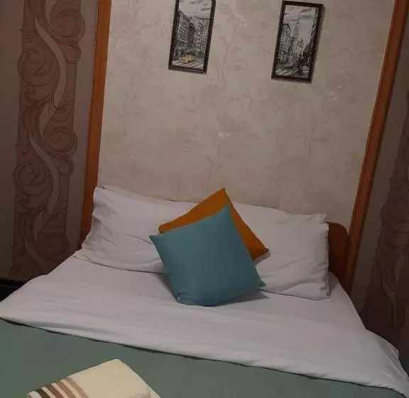 Hotelli готель опалковий замок