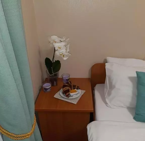 Hotelli готель опалковий замок