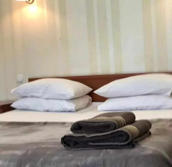 Hotelli готель опалковий замок