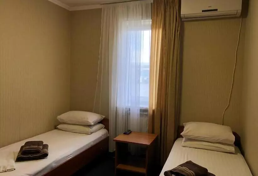 Hotelli готель опалковий замок