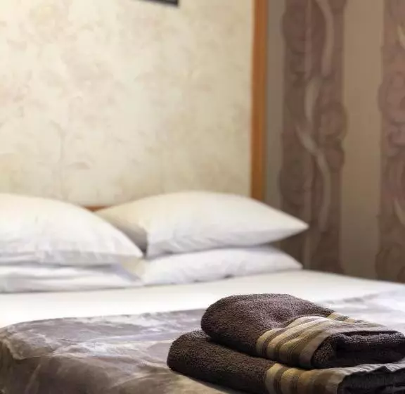 Hotelli готель опалковий замок